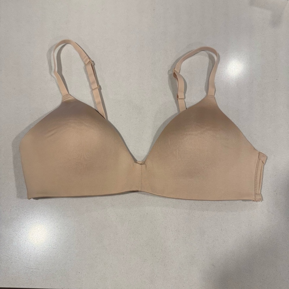 NWOT Skims WIRELESS FORM T-SHIRT DEMI BRA